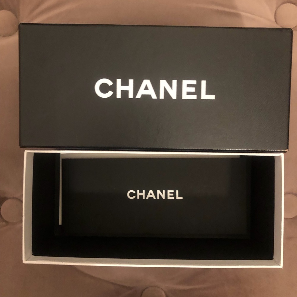 CHANEL Black Gradient Oversized Round Sunglasses - Picture 8 of 11